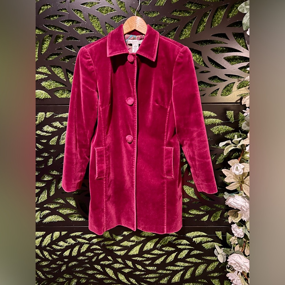 Pursuits, Ltd. Women’s Cranberry - fully Lined - Button-Down Jacket. Size 6